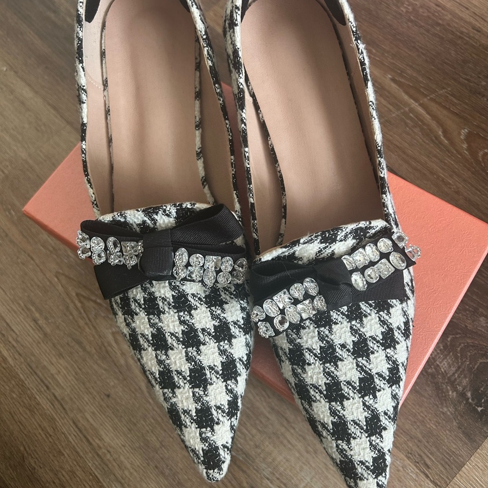 Chic Black and White Houndstooth Flats with Bow